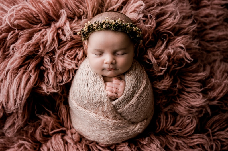Moor Preset Pack, a baby is wrapped in blankets and sleeps on a cozy rug